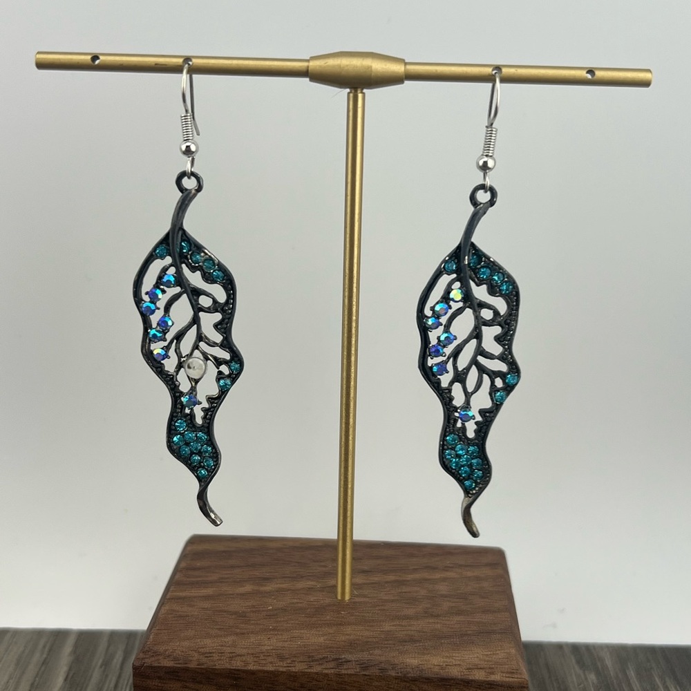 Elegant Leaf Design Earrings with Blue Accents